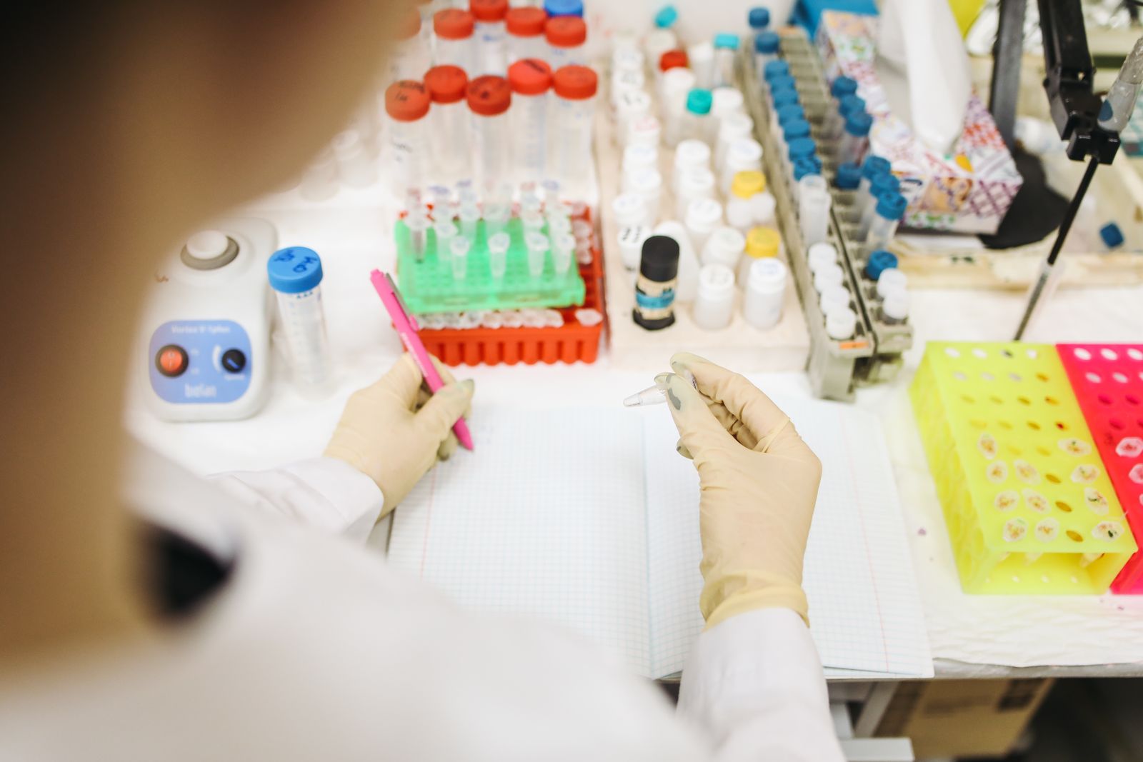 Laboratório de pesquisa científica sobre o peptídeo CJC-1295